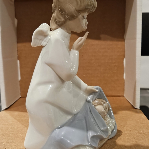 Vintage Lladro Blue & White Angel Watching Over Sleeping Child 7” Tall Collectib - Picture 8 of 13